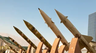 איראן מציבה קווים אדומים: "לא ננהל שיחות גרעין תחת איומים"