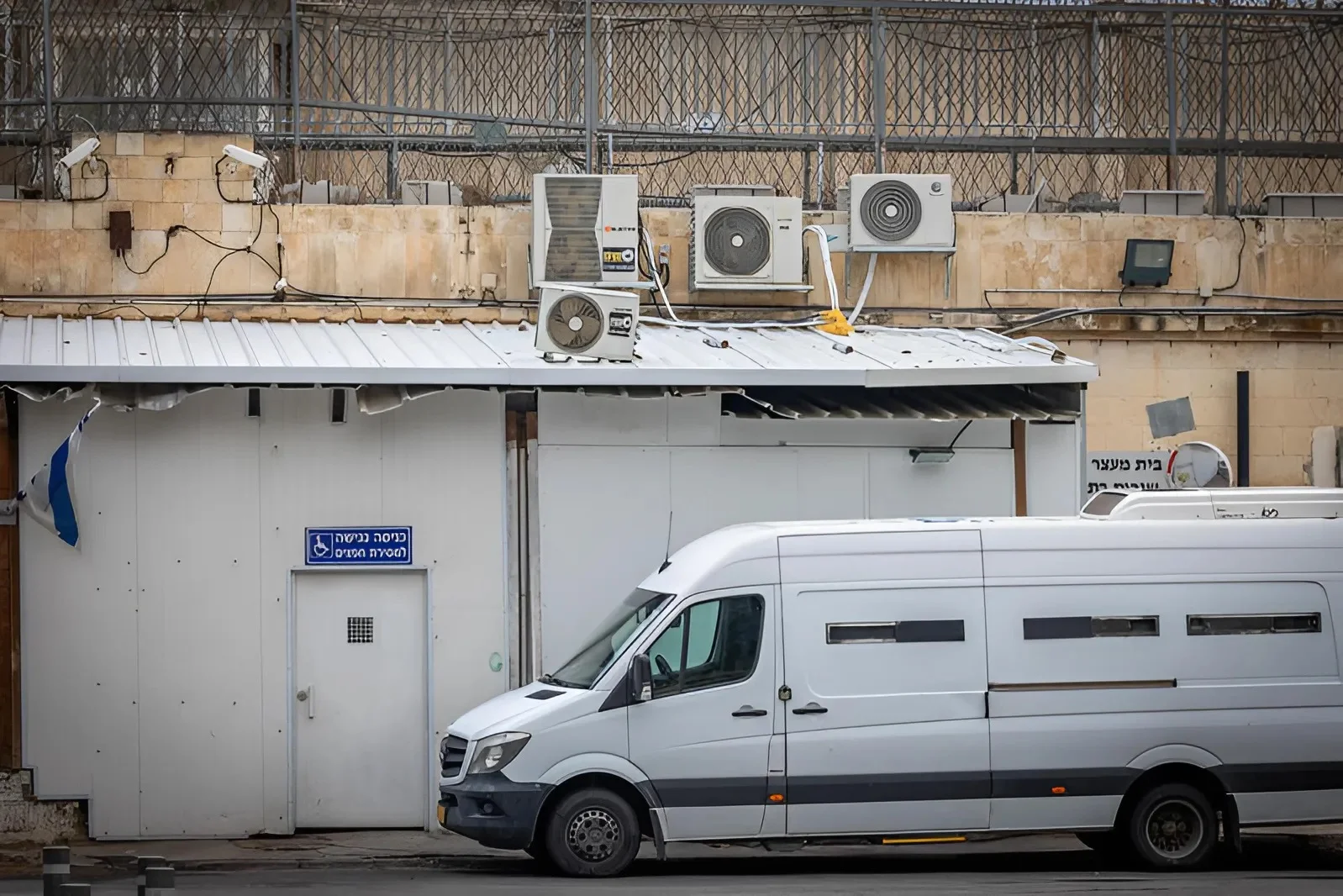 השב"ס נערך לשחרור מחבלים - במקביל להשבת החללים מעזה השב"ס נערך לשחרור מחבלים - במקביל להשבת החללים מעזה