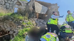 תקרת בטון קרסה במהלך טיול ליד לטרון - חמישה צעירים נפצעו