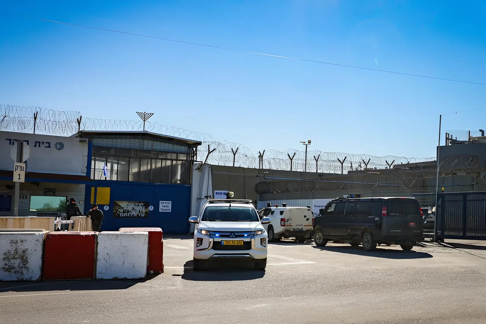 הסכמת ישראל לשחרר אסירים – מה כוללת העסקה עם חמאס והאם מדובר במהלך רחב יותר?