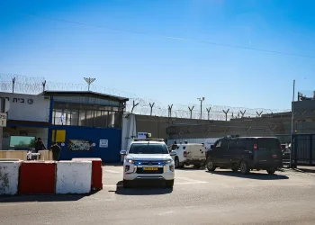 הסכמת ישראל לשחרר אסירים – מה כוללת העסקה עם חמאס והאם מדובר במהלך רחב יותר?