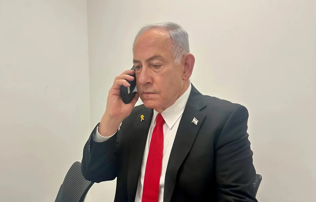 בצל הדרמה הביטחונית והחטופים: נתניהו חוזר לדוכן העדים 