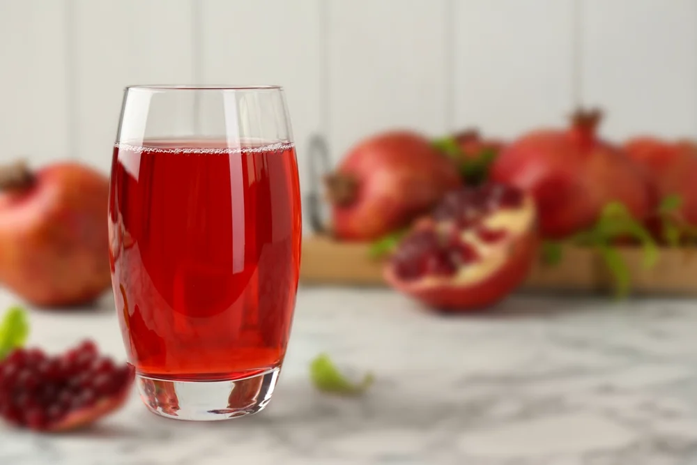 רימון – סופר פוד או פצצת סוכר? זה מה שלא סיפרו לכם על הפרי האדום