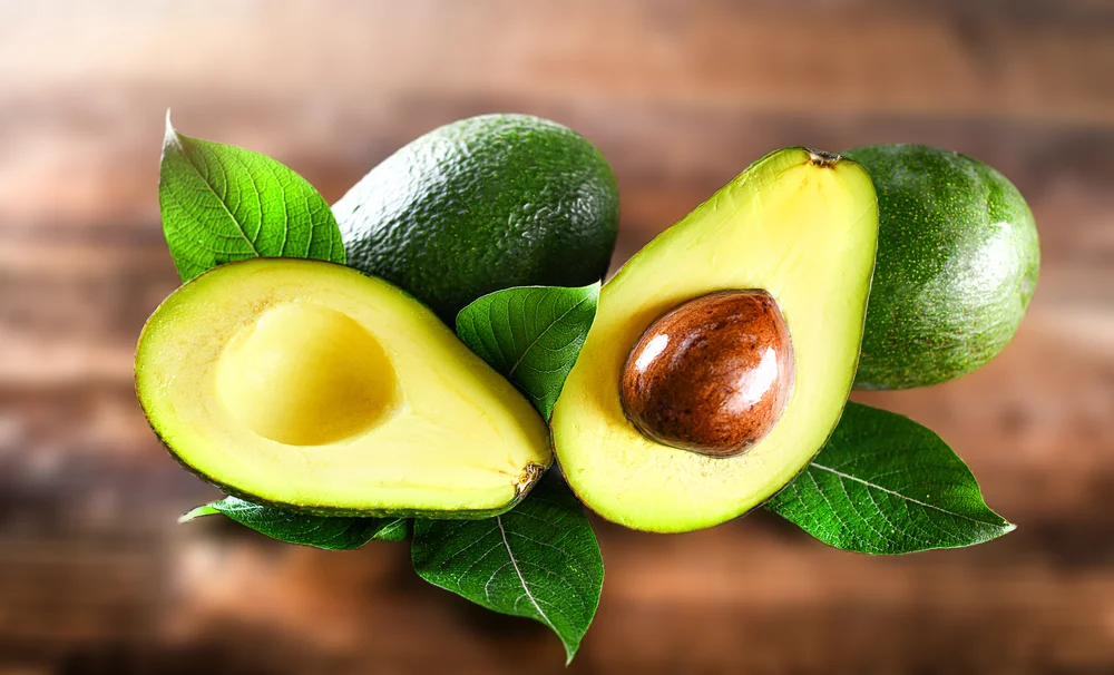 מפסיקים לזרוק אבוקדו: כך תשמרו אותו ירוק וטרי – אפילו שבוע