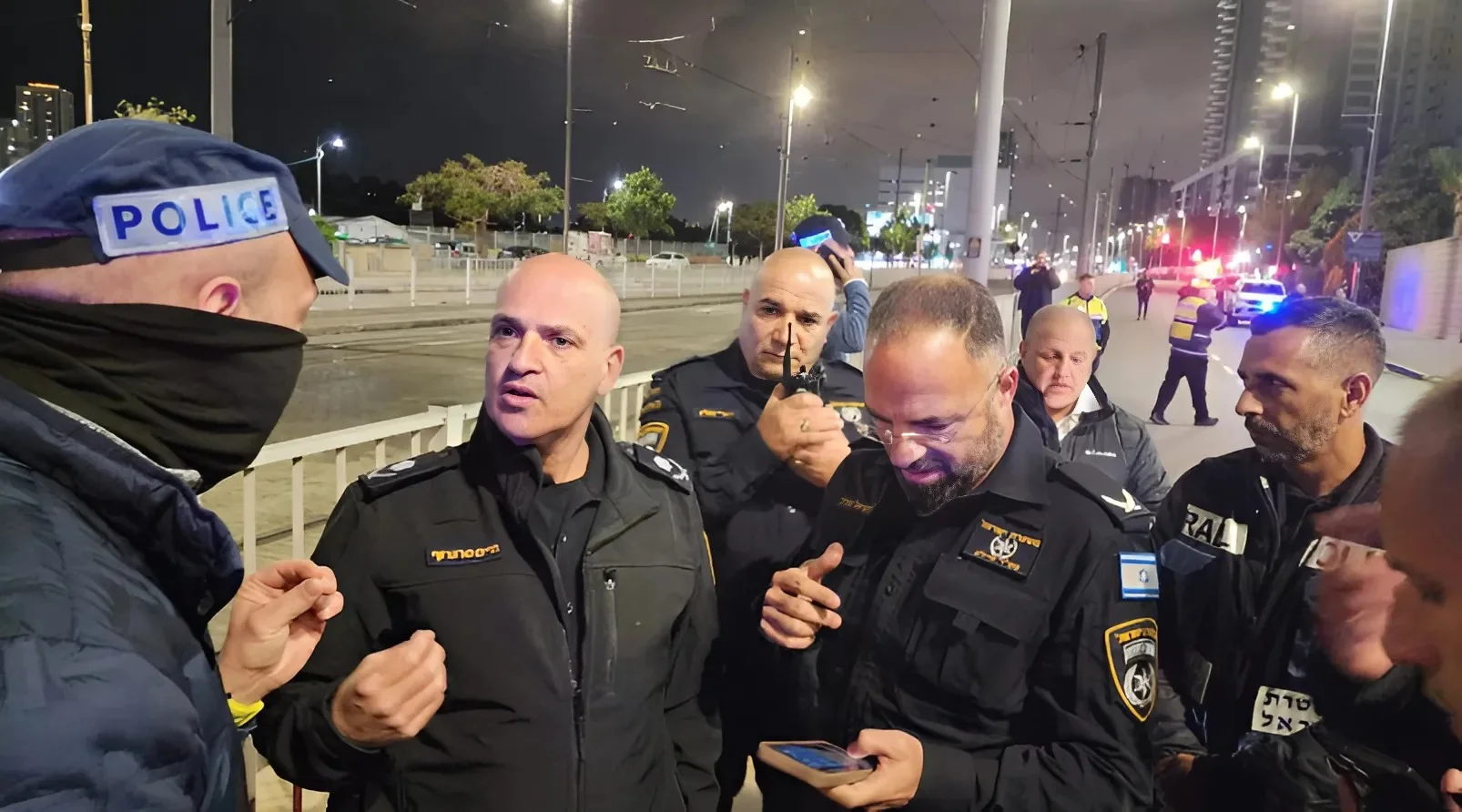 חשש למטעני תופת נוספים: התחבורה הציבורית נעצרה בעקבות הפיצוצים