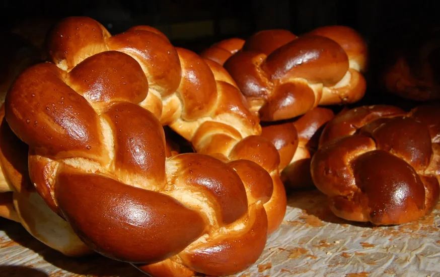 מתכון לחלה מתוקה ומושלמת לשבת &ndash; עם הפתעה בפנים