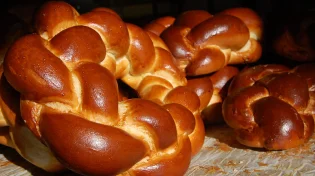 מתכון לחלה מתוקה ומושלמת לשבת - עם הפתעה בפנים