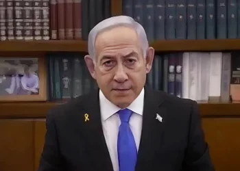 למרות הפרת ההסכם: ישראל ממשיכה בעסקה &ndash; שישה חטופים צפויים להשתחרר