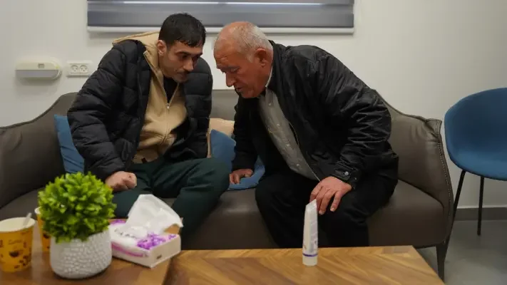 אחרי 10 שנים בשבי: מצבו של הישאם א-סייד קשה, אביו: "הוא לא היה ככה לפני השבי" אחרי 10 שנים בשבי: מצבו של הישאם א-סייד קשה, אביו: "הוא לא היה ככה לפני השבי"