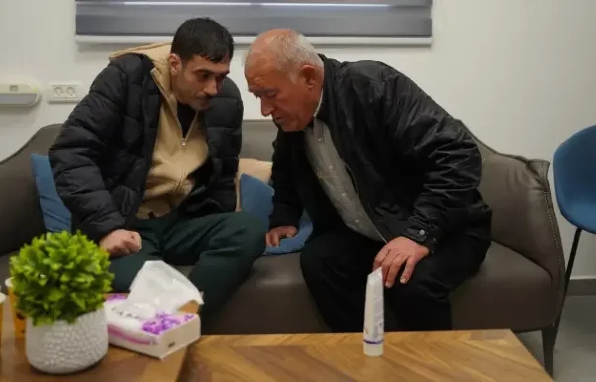 אחרי 10 שנים בשבי: מצבו של הישאם א-סייד קשה, אביו: "הוא לא היה ככה לפני השבי" אחרי 10 שנים בשבי: מצבו של הישאם א-סייד קשה, אביו: "הוא לא היה ככה לפני השבי"