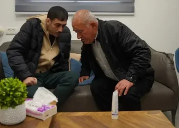 אחרי 10 שנים בשבי: מצבו של הישאם א-סייד קשה, אביו: "הוא לא היה ככה לפני השבי" אחרי 10 שנים בשבי: מצבו של הישאם א-סייד קשה, אביו: "הוא לא היה ככה לפני השבי"