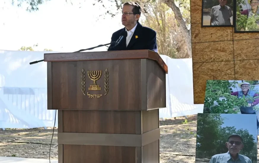 מאות ליוו למנוחות את עודד ליפשיץ ז"ל: "חזרת הביתה, לניר עוז"