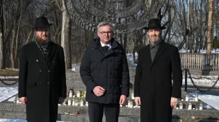 3 שנים למלחמה באוקראינה: מנהיגי אירופה התייחדו עם זכרם של הנרצחים בבאבי יאר