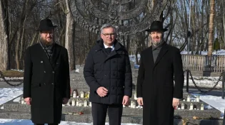 3 שנים למלחמה באוקראינה: מנהיגי אירופה התייחדו עם זכרם של הנרצחים בבאבי יאר