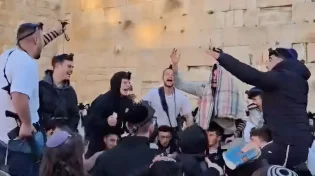 חודש אדר הגיע - והכותל הפך לשמחת ענק