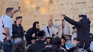 חודש אדר הגיע - והכותל הפך לשמחת ענק