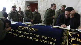 אגם ברגר בביקור עוצמתי בקבר יוסף: "הם צריכים אותנו חזקים"