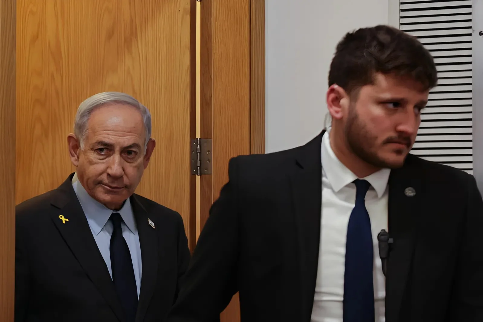 מעטפה מסתורית ודרמה באולם: יום נוסף של עדויות במשפט נתניהו מעטפה מסתורית ודרמה באולם: יום נוסף של עדויות במשפט נתניהו