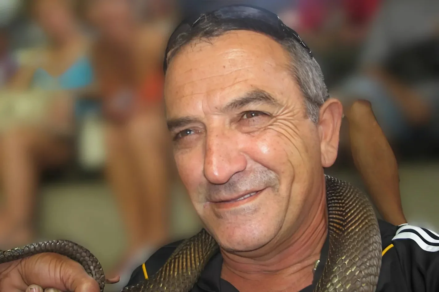 "חוזר לניר עוז – אבל לא כפי שקיווינו": אלפים ליוו למנוחות את איציק אלגרט הי"ד "חוזר לניר עוז – אבל לא כפי שקיווינו": אלפים ליוו למנוחות את איציק אלגרט הי"ד