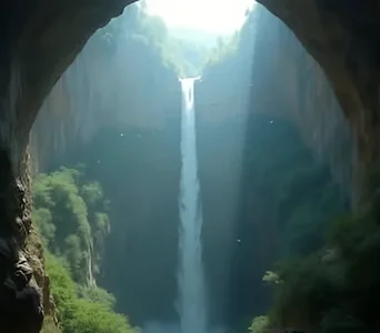 פחד גבהים? אל תעזו להתקרב למערה הזו פחד גבהים? אל תעזו להתקרב למערה הזו