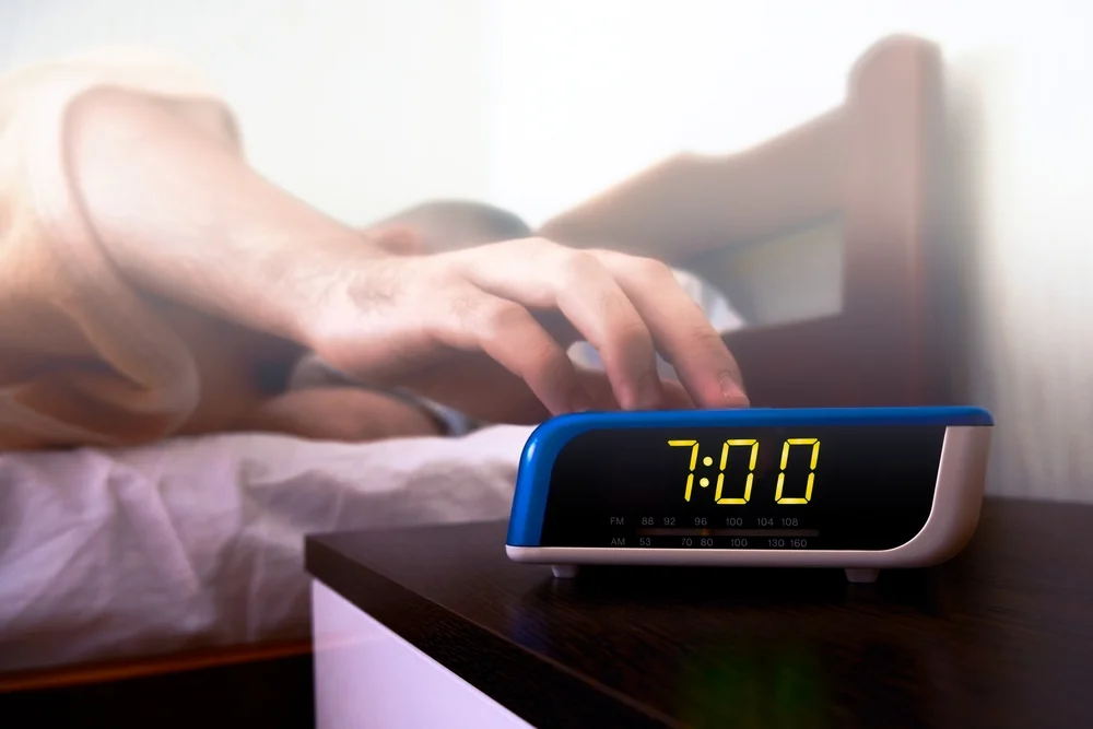 השעון המעורר שיציל לכם את השינה – והוא לא בטלפון