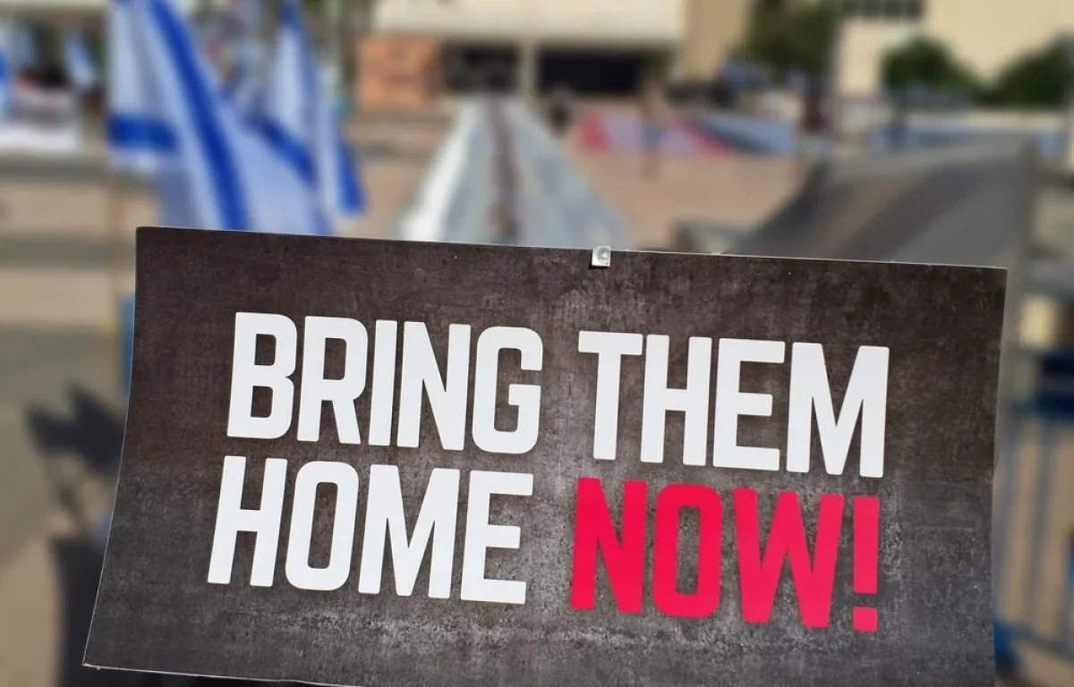 "די להפקרת החטופים!" – אלפים מחו בתל אביב בקריאה נוקבת לממשלה