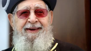 מרן הרב עובדיה זצוק"ל בסיפור מרתק: איך סוחר משלוח המנות מצא את עצמו במעצר בפורים?