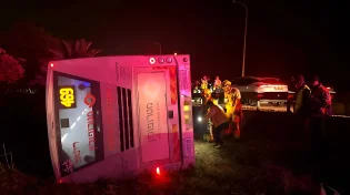 אוטובוס התהפך בדרום: הרוג ו-12 פצועים סמוך למחלף מאחז