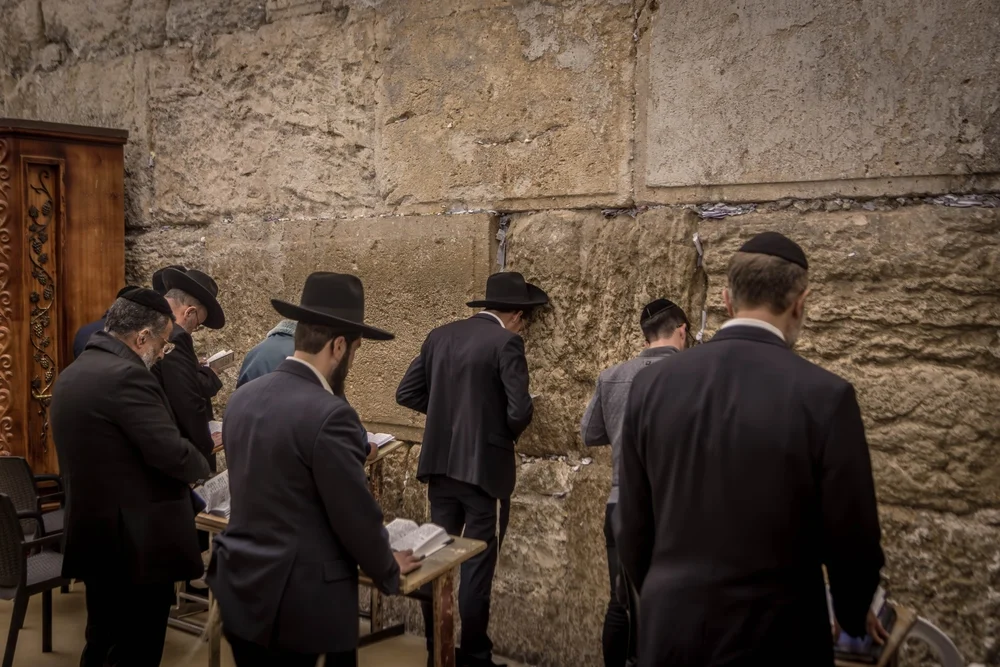 30 אברכים התפללו בכותל – אבל רק אחד קיבל ישועה. למה? 30 אברכים התפללו בכותל – אבל רק אחד קיבל ישועה. למה?