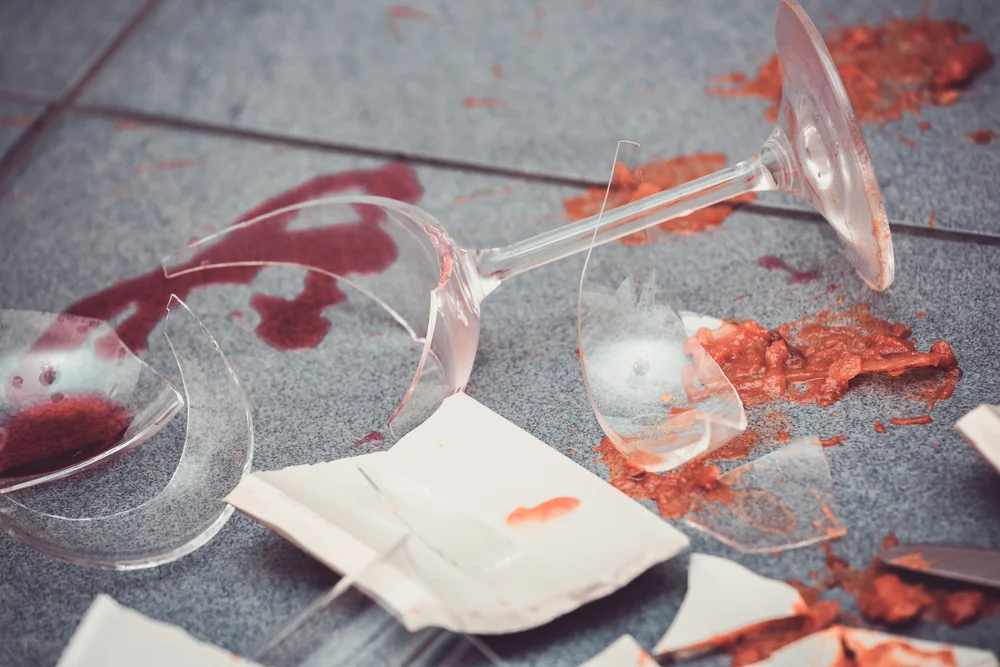 למה אישה שבעלה מתעלל בה בצורה קיצונית לא עוזבת, אלא נשארת ונכנעת? למה אישה שבעלה מתעלל בה בצורה קיצונית לא עוזבת, אלא נשארת ונכנעת?