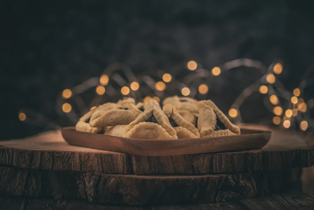 רק חצי מצווה? למה משלוח מנות בעילום שם עלול שלא להיחשב כקיום המצווה?