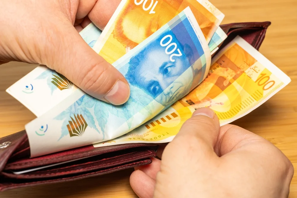 בשורה לעובדים: שכר המינימום יעלה ב-300 ש"ח, רגע לפני הפסח