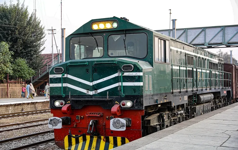 מתקפת טרור בפקיסטן: רכבת הופצצה, נוסעים נחטפו – והאולטימטום מתקתק מתקפת טרור בפקיסטן: רכבת הופצצה, נוסעים נחטפו – והאולטימטום מתקתק