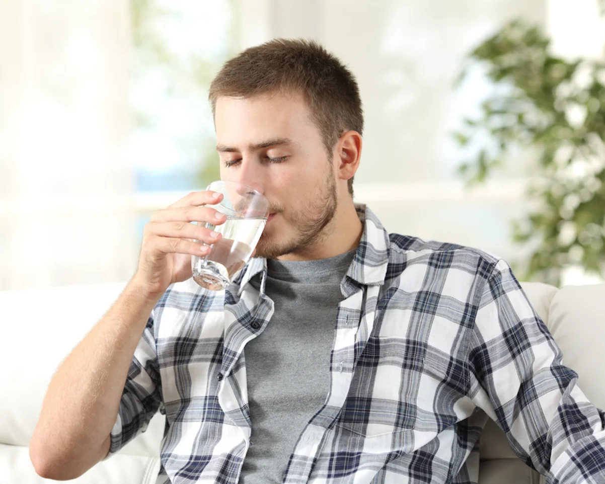 התייבשות פוגעת לכם בגוף – 5 סימנים שאתם לא שותים מספיק מים