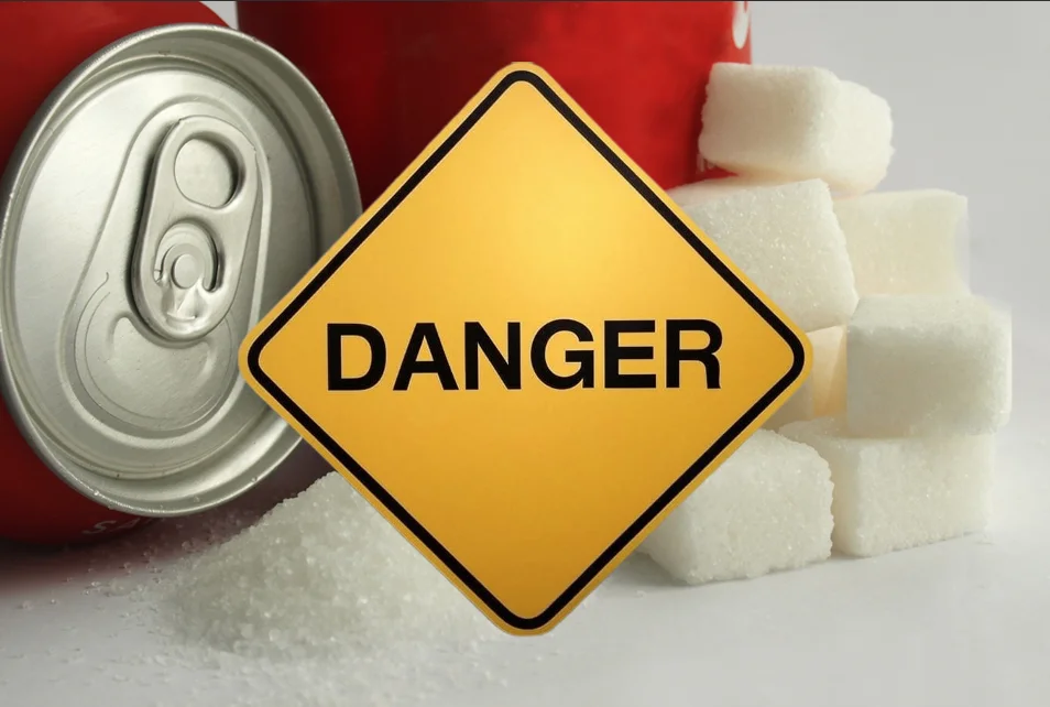 המחיר הכבד של השתייה המתוקה: מחקר חושף מיליוני מקרי סוכרת והתקפי לב – הנתונים מדאיגים