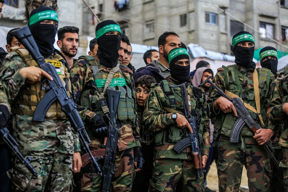 סערה עולמית: BBC פרסמו סרטון המציג את חמאס באור חיובי – בפרלמנט דורשים חקירה