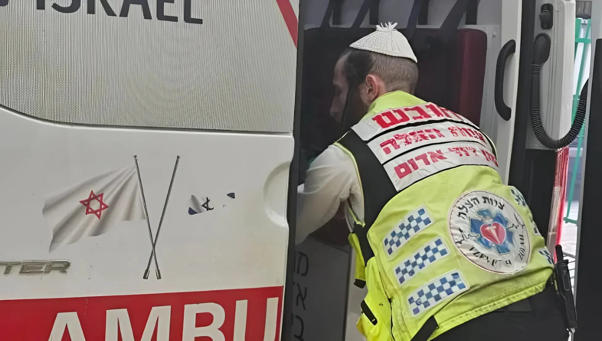 ירושלים: אצבע של פעוט נקטעה לאחר שדלת נטרקה עליו ירושלים: אצבע של פעוט נקטעה לאחר שדלת נטרקה עליו