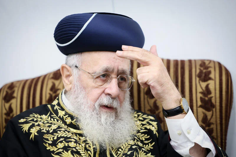 הרב יצחק יוסף חושף: מותר או אסור לאכול מוצרים עם אבקת חלב נוכרי? הרב יצחק יוסף חושף: מותר או אסור לאכול מוצרים עם אבקת חלב נוכרי?