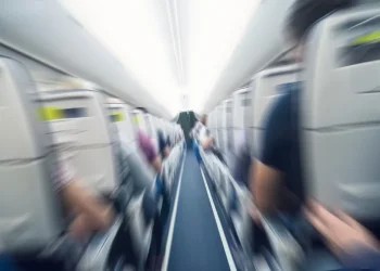 המוח משקר לכם: למה פחד טיסה כל כך נפוץ – ואיך עוצרים את זה בזמן אמת? 