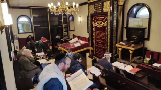 פורים של אחדות בהאדיטש: הסמינר שחיבר עשרות יהודים בצל המלחמה