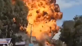 פיצוץ אדיר בדמשק: מיכלית דלק התפוצצה באזור הגשר של דומא - כך זה נראה בזמן אמת
