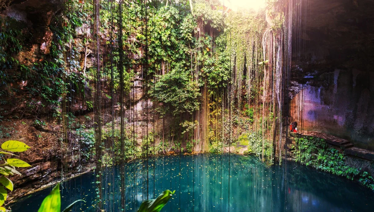 הסוד של מקסיקו: סנוטה איק קיל – בריכת טבע קסומה שאי אפשר להחמיץ הסוד של מקסיקו: סנוטה איק קיל – בריכת טבע קסומה שאי אפשר להחמיץ