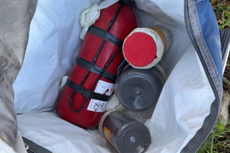 מטען חבלה וחלקי נשק נחשפו בחברון – החשוד נעצר במקום