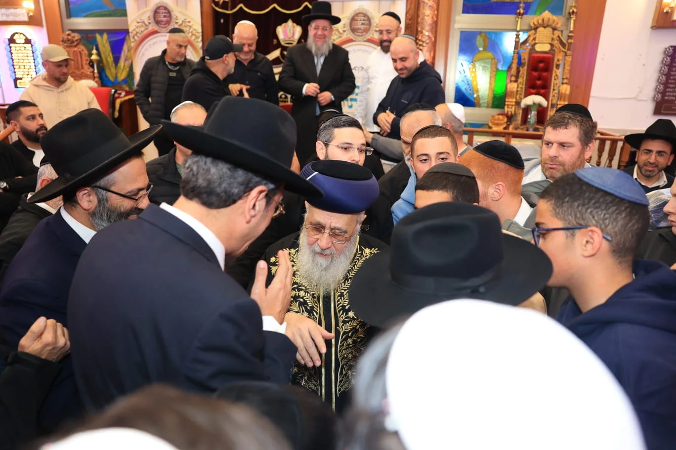 חולון לבשה חג: מעמד היסטורי בראשות מרן פוסק הדור חולון לבשה חג: מעמד היסטורי בראשות מרן פוסק הדור