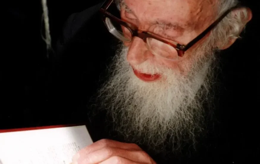 מטלטל: למה הרב אויערבך סירב לטרמפ בגשם שוטף? מטלטל: למה הרב אויערבך סירב לטרמפ בגשם שוטף?