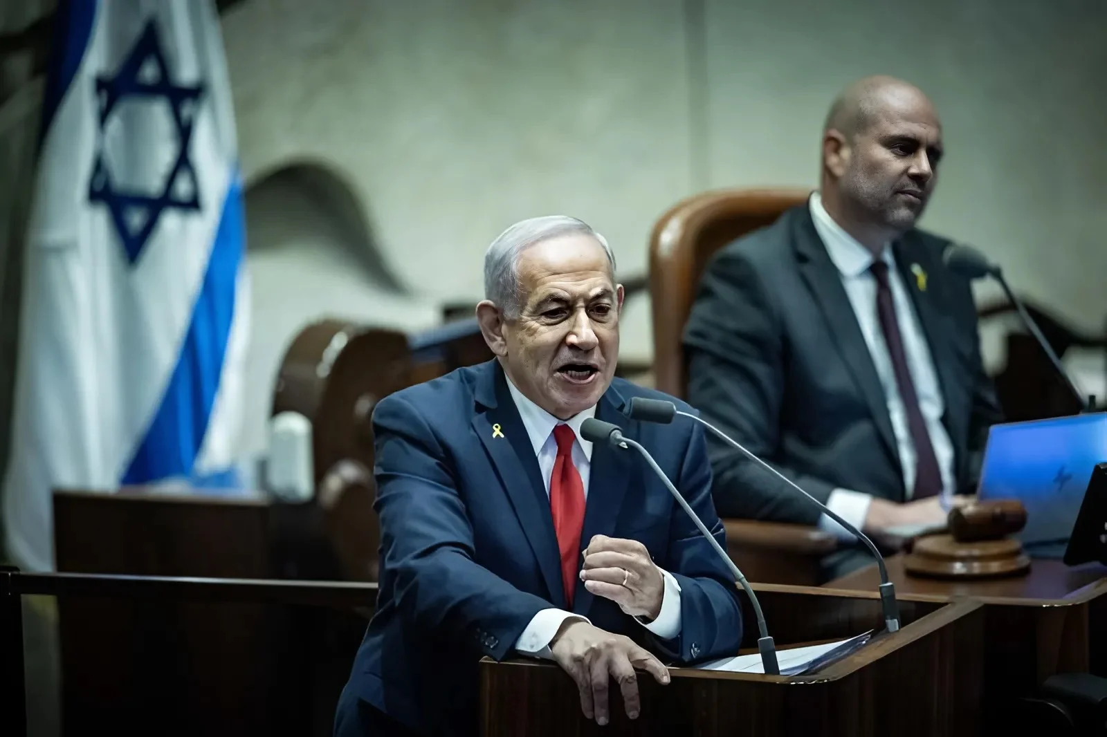 נתניהו על הדוכן: "כל האפשרויות על השולחן – לא נפסיק עד שהחטופים בבית" נתניהו על הדוכן: "כל האפשרויות על השולחן – לא נפסיק עד שהחטופים בבית"