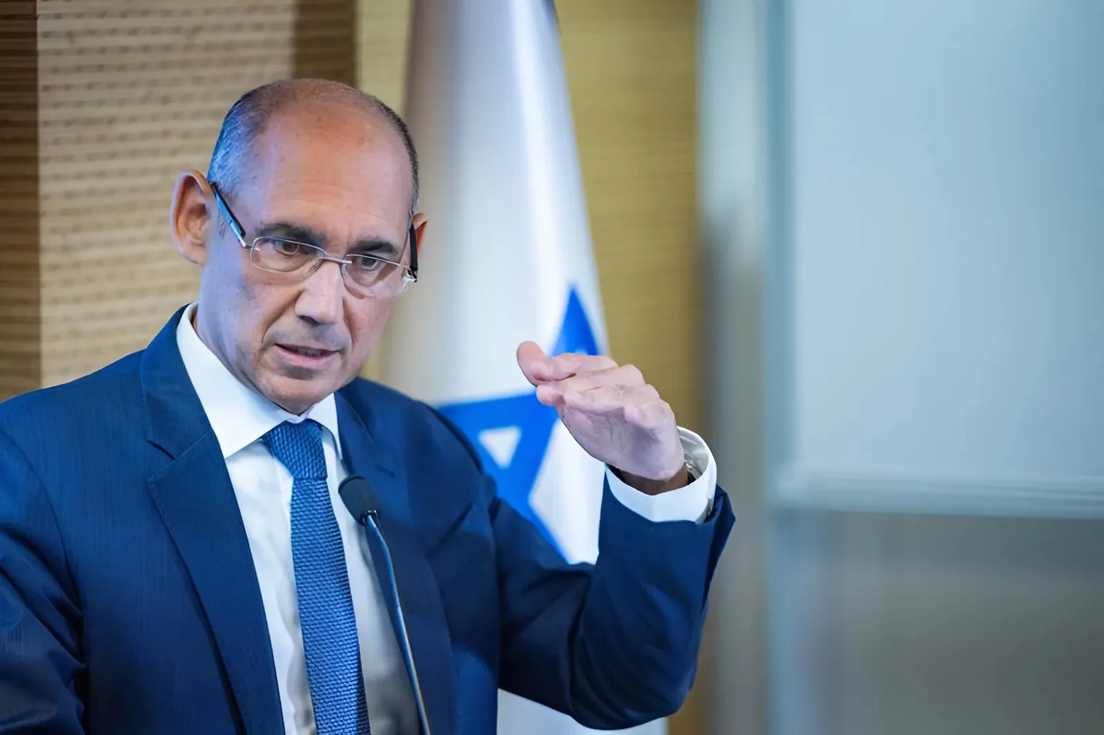 בנק ישראל מזהיר: גידול בהוצאה הביטחונית מחייב הכרעות כלכליות קשות בנק ישראל מזהיר: גידול בהוצאה הביטחונית מחייב הכרעות כלכליות קשות