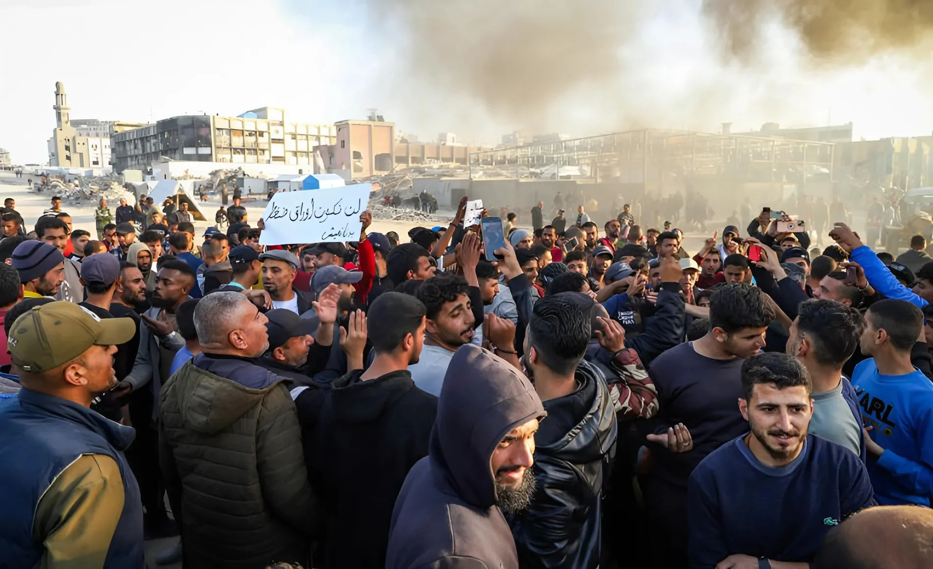 חמאס שובר שתיקה: מגיב בזעם למחאות האזרחיות בעזה ומאשים את ישראל ב"הסתה מאורגנת" חמאס שובר שתיקה: מגיב בזעם למחאות האזרחיות בעזה ומאשים את ישראל ב"הסתה מאורגנת"