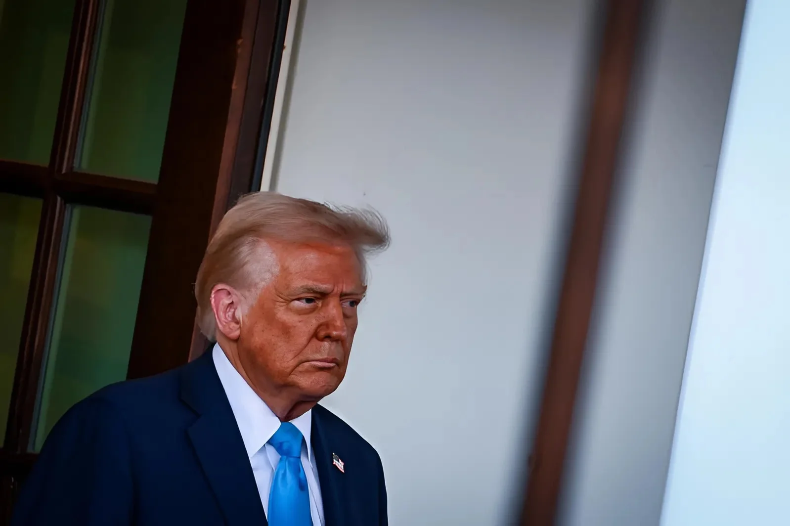 טראמפ מטיל מכס של 25% על רכבים – האם טסלה על הכוונת?