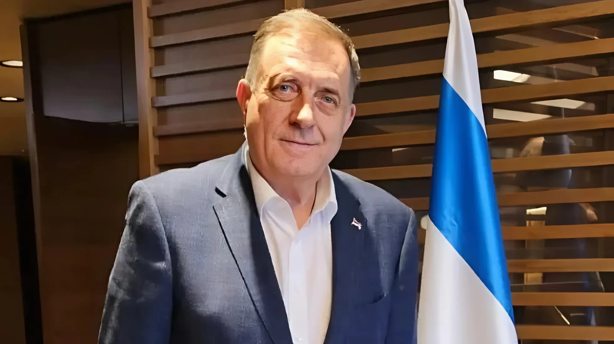 בזמן שהותו בארץ הקודש: צו מעצר נגד מנהיג הרפובליקה בזמן שהותו בארץ הקודש: צו מעצר נגד מנהיג הרפובליקה